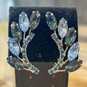 Vintage 1950s Blue Marquise Rhinestone Ear Crawler Earrings Silver Tone Leaf